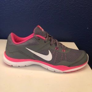 NIKE Flex TR 5
